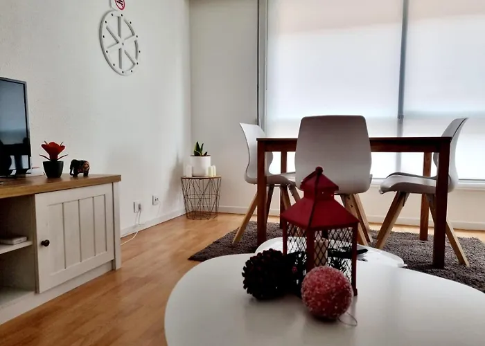 Acogedor, Con Garaje, Centrico. Apartman